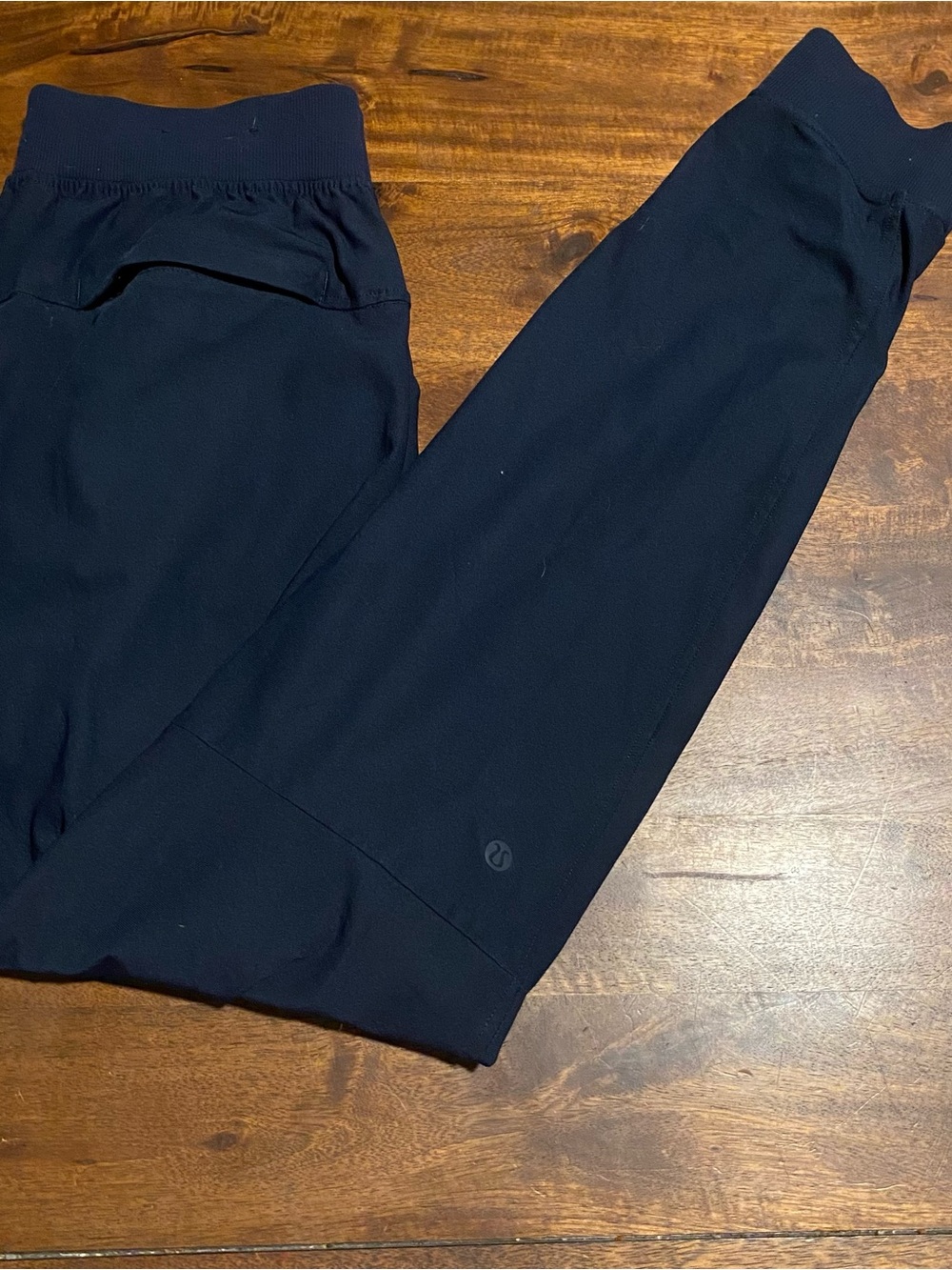lululemon athletica Men’s dark blue Jogger Pants small